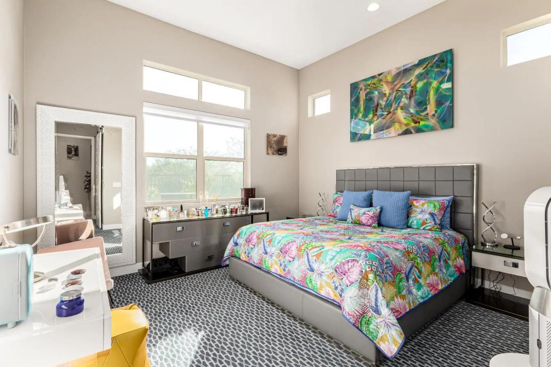 Real Estate Picture 20