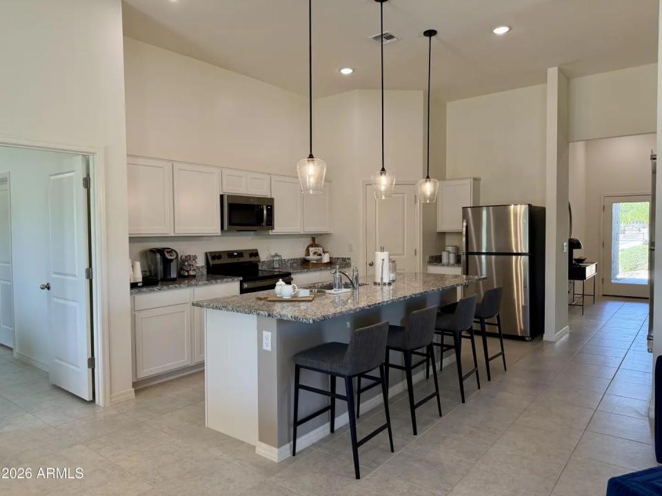 Real Estate Picture 3