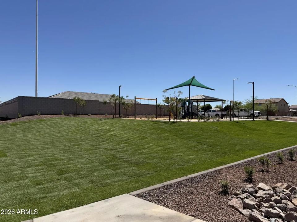 Real Estate Picture 9