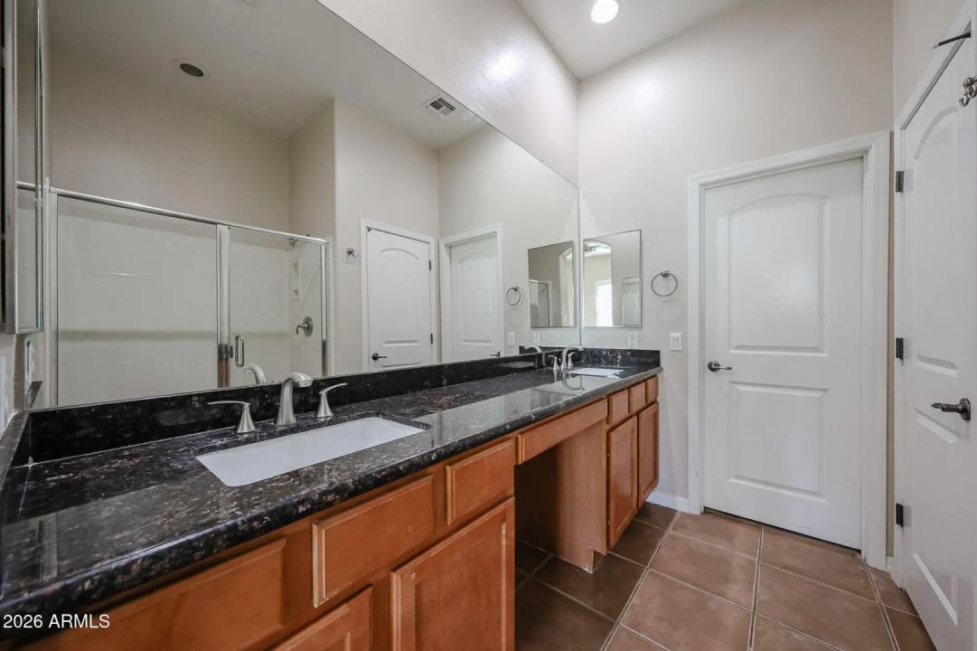 Real Estate Picture 4