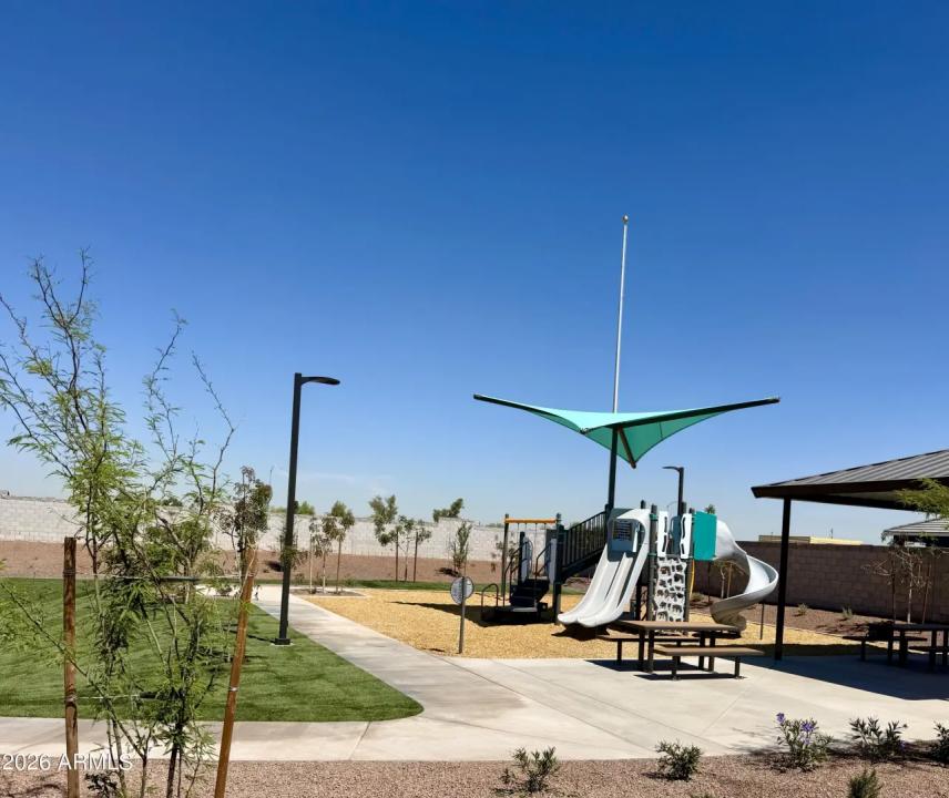 Real Estate Picture 12