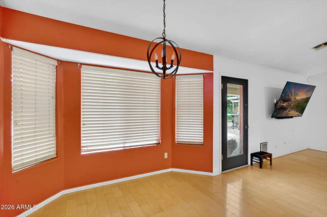 Real Estate Picture 10