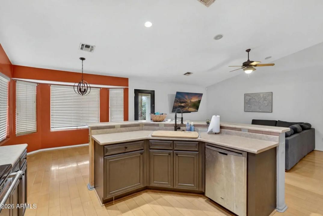 Real Estate Picture 9