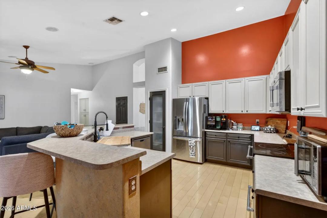 Real Estate Picture 12