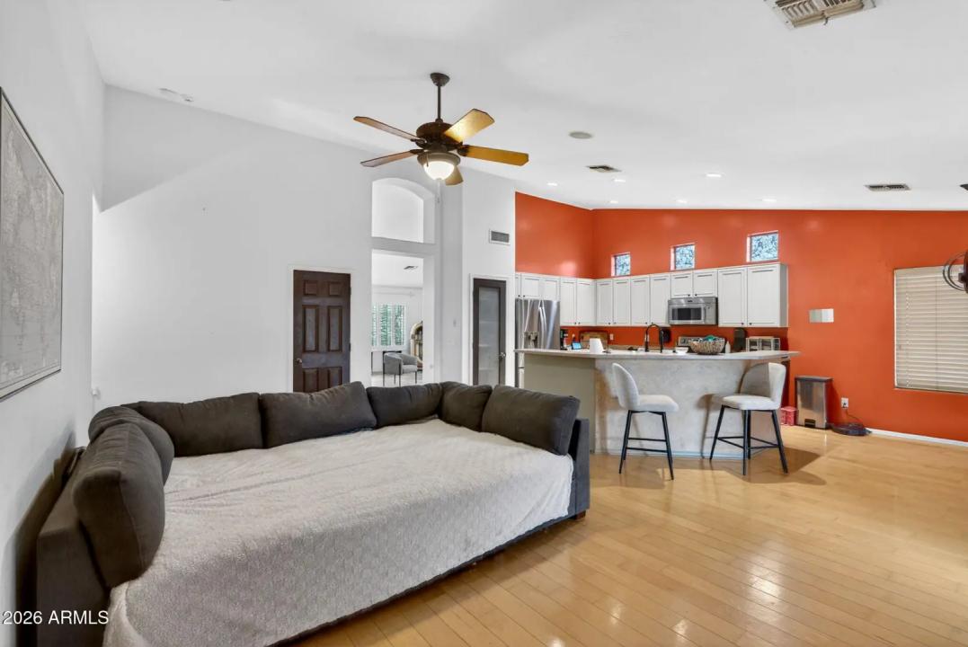 Real Estate Picture 11
