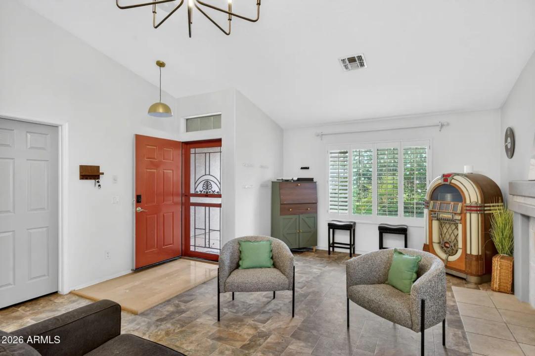 Real Estate Picture 4