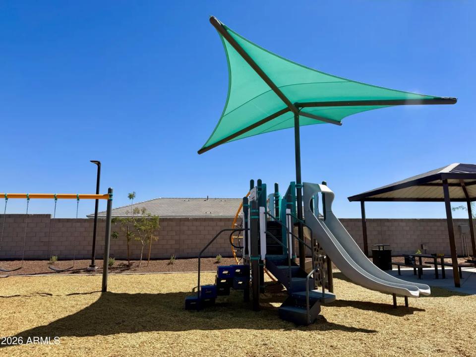 Real Estate Picture 15