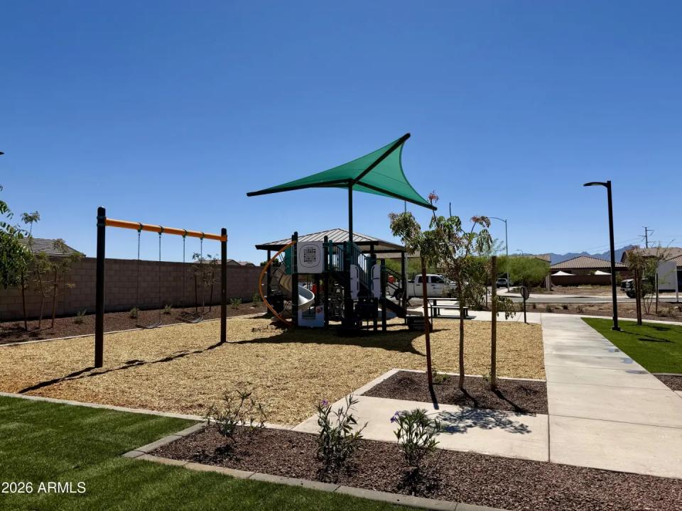 Real Estate Picture 16