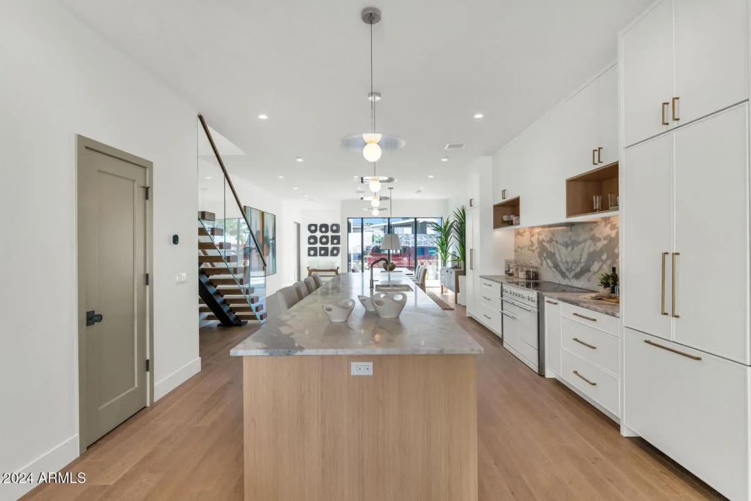 Real Estate Picture 6