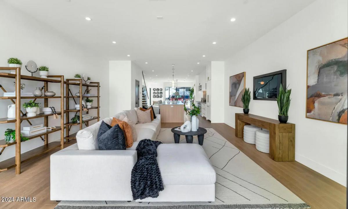 Real Estate Picture 10