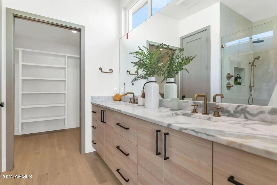 Real Estate Picture 16