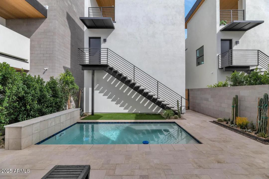 Real Estate Picture 32