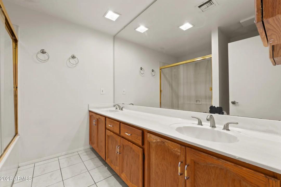 Real Estate Picture 14