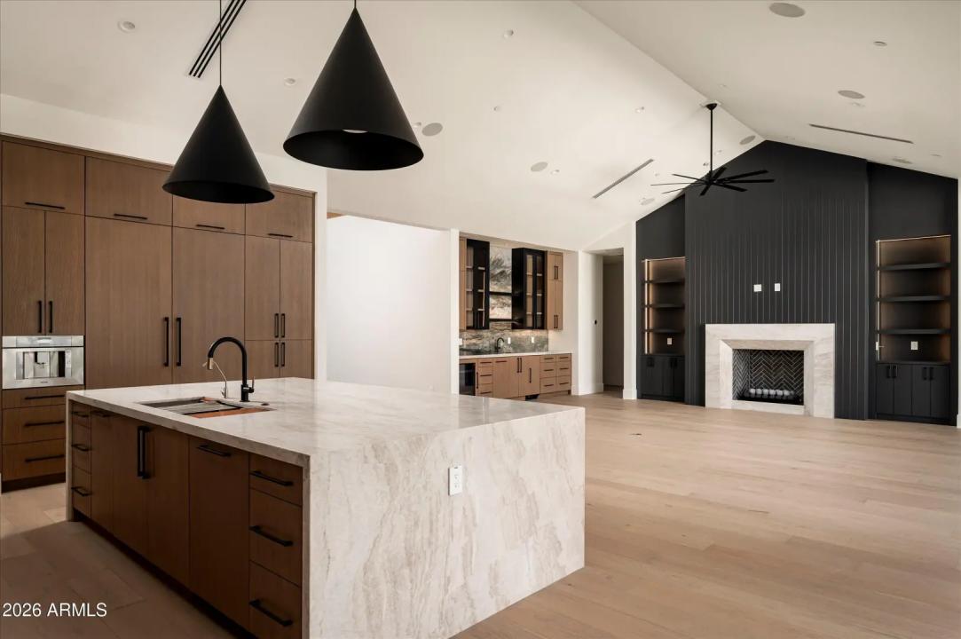 Real Estate Picture 7