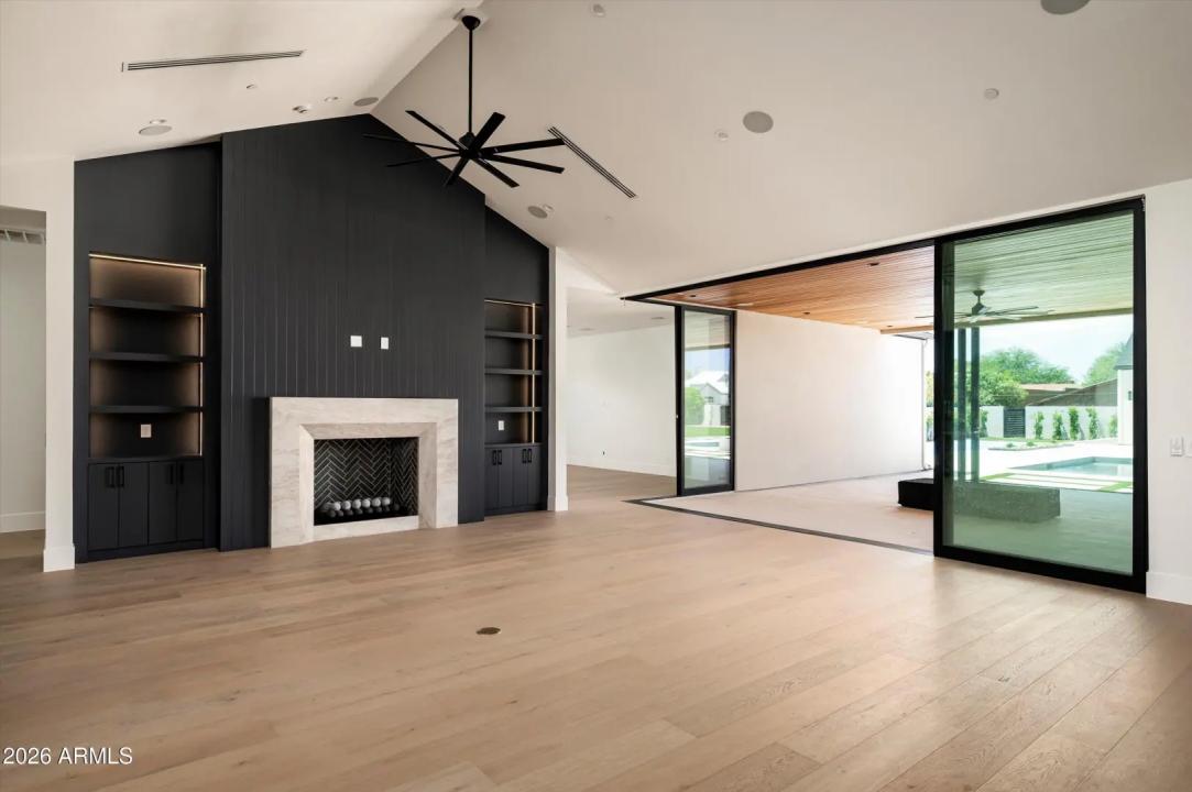Real Estate Picture 8