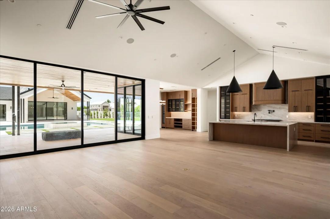 Real Estate Picture 11