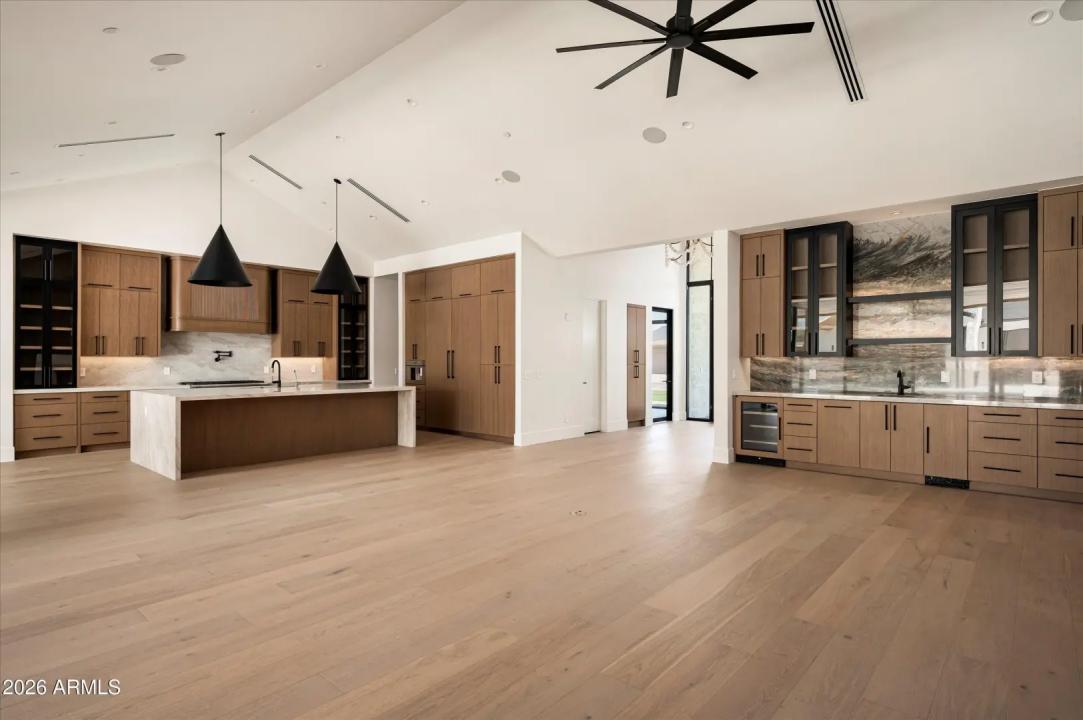 Real Estate Picture 12
