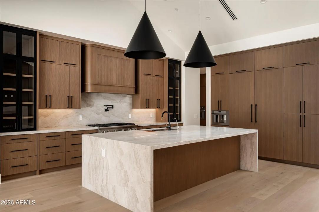 Real Estate Picture 14