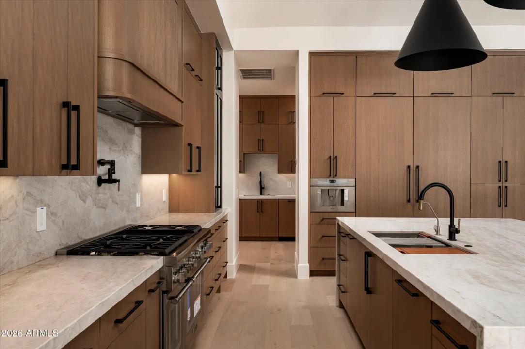 Real Estate Picture 15