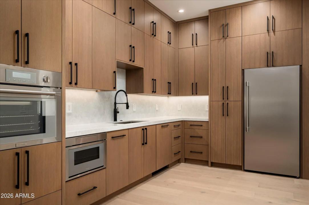 Real Estate Picture 16