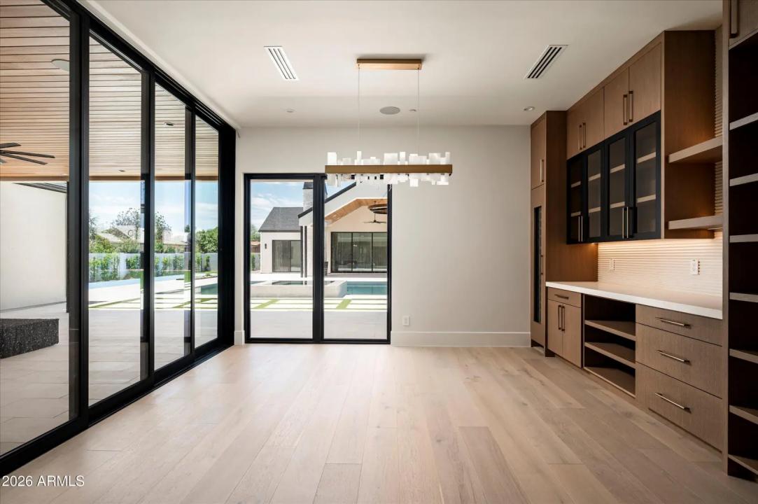 Real Estate Picture 18