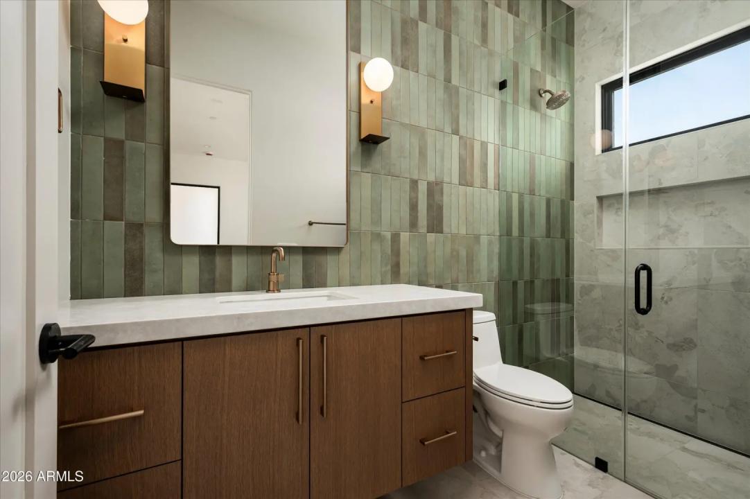 Real Estate Picture 22