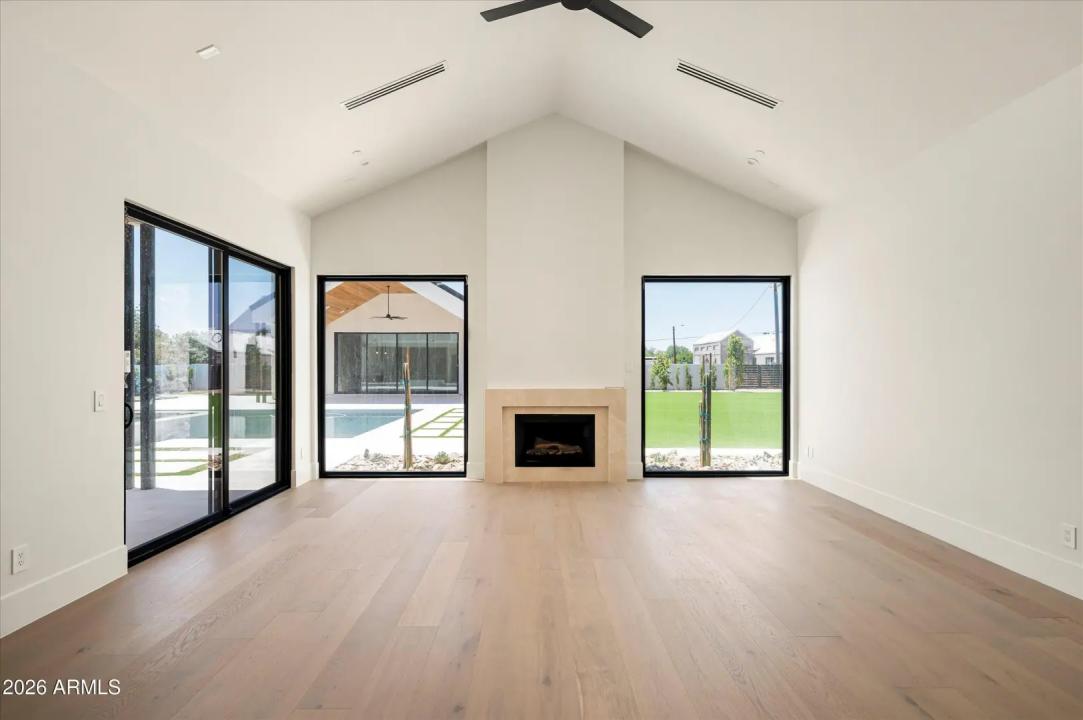 Real Estate Picture 23