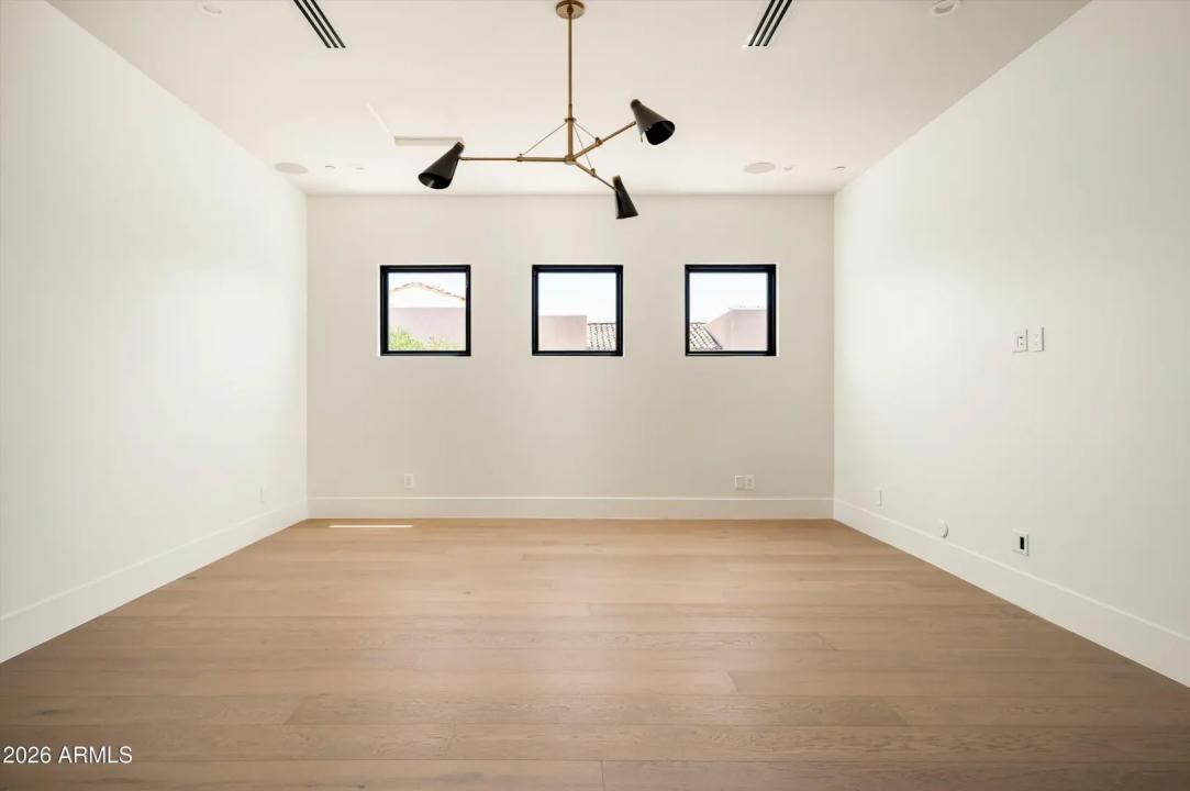 Real Estate Picture 28