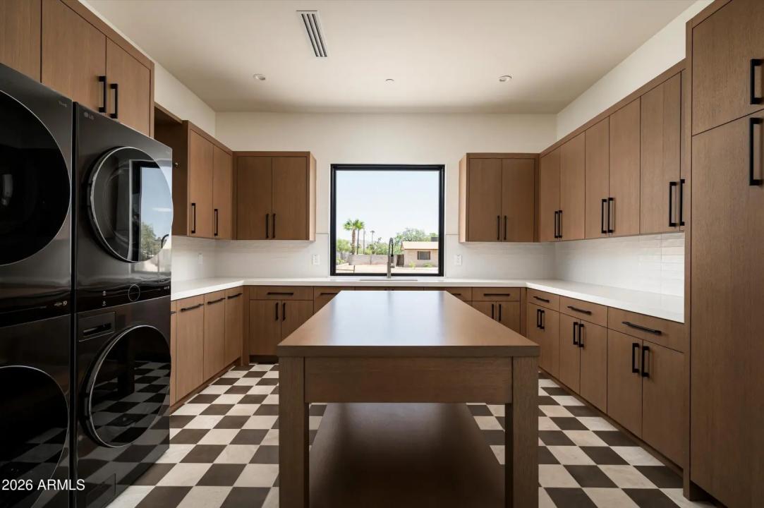 Real Estate Picture 33
