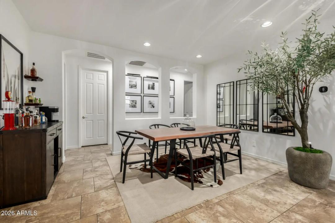 Real Estate Picture 12