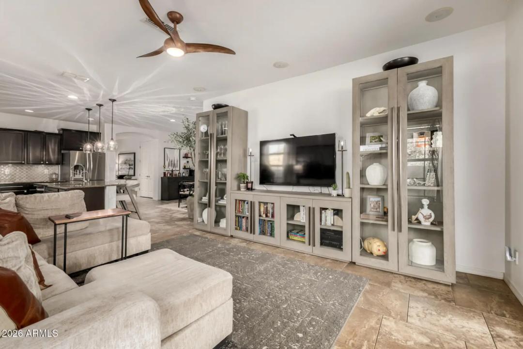 Real Estate Picture 18