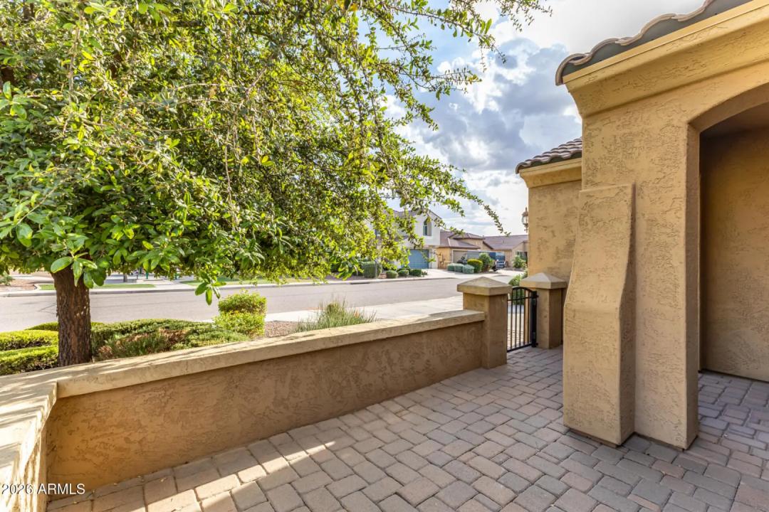 Real Estate Picture 5