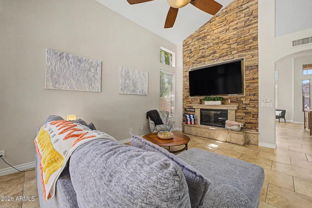 Real Estate Picture 11