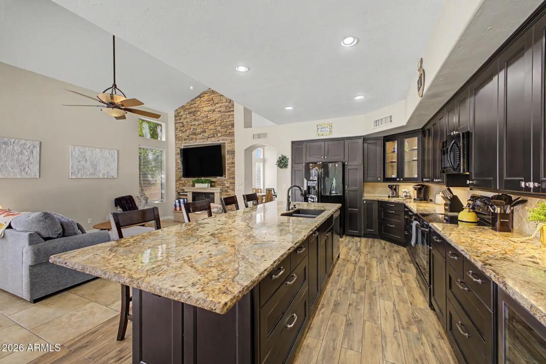 Real Estate Picture 9