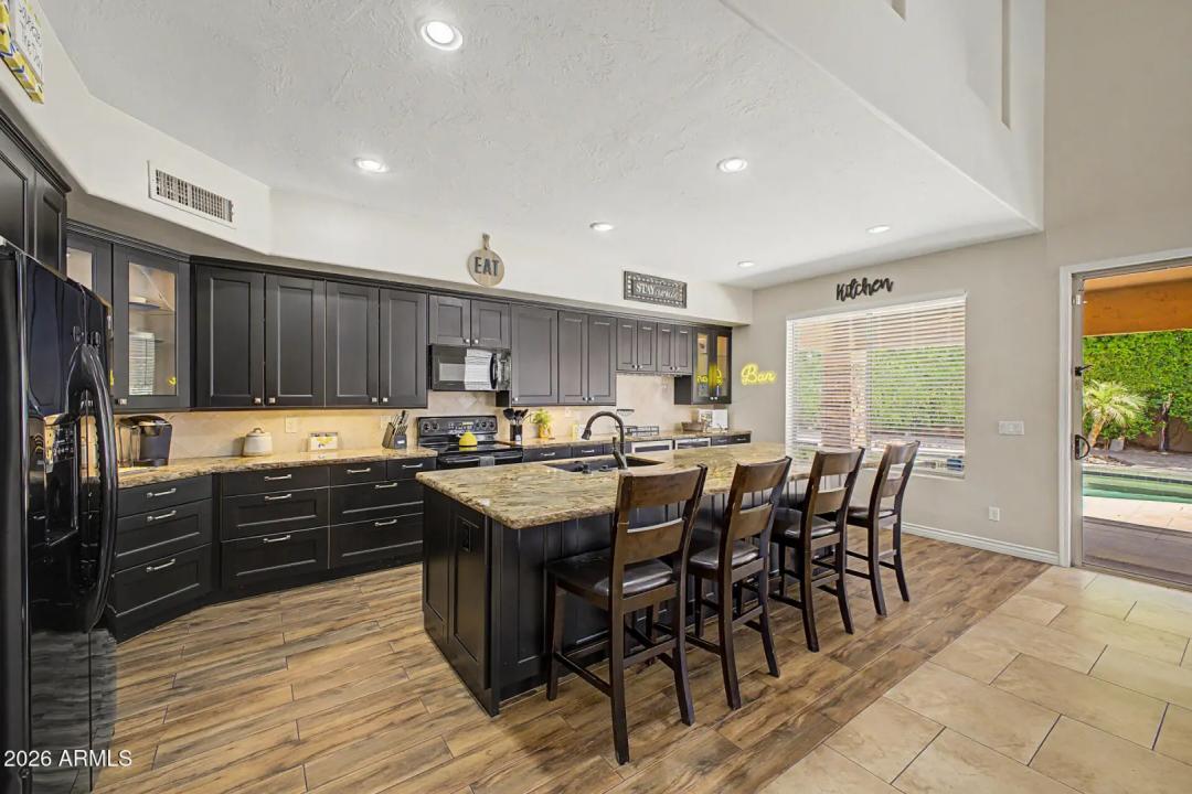 Real Estate Picture 7
