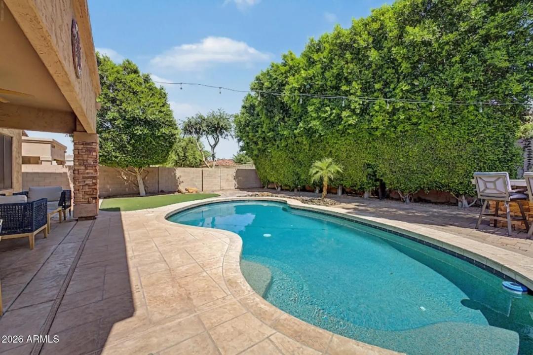 Real Estate Picture 3