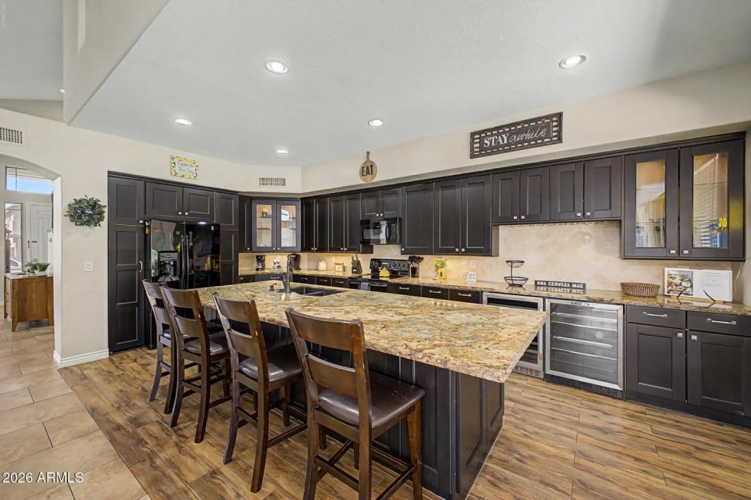 Real Estate Picture 8