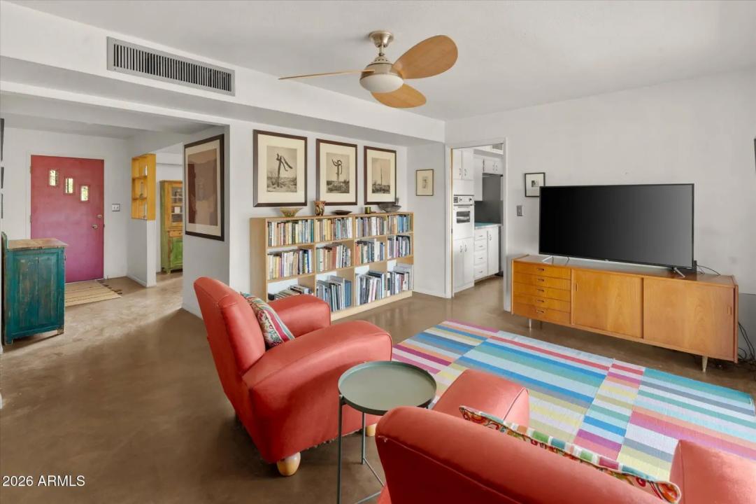 Real Estate Picture 8