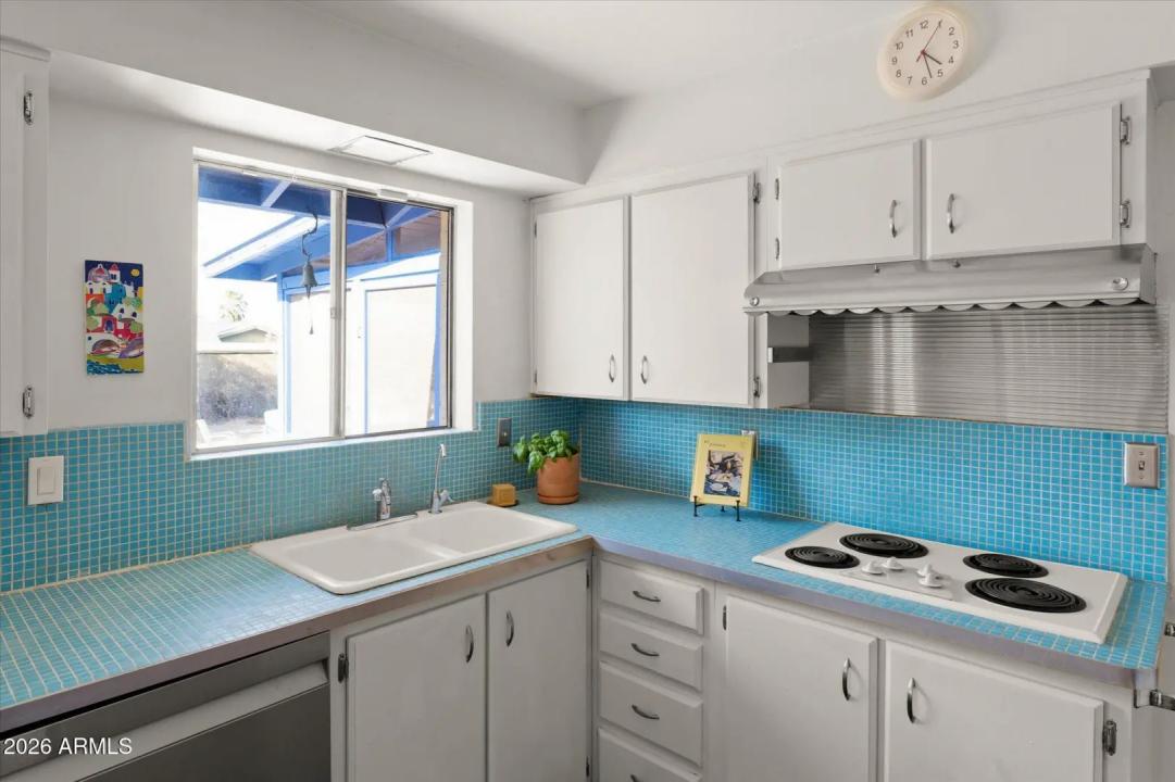 Real Estate Picture 14