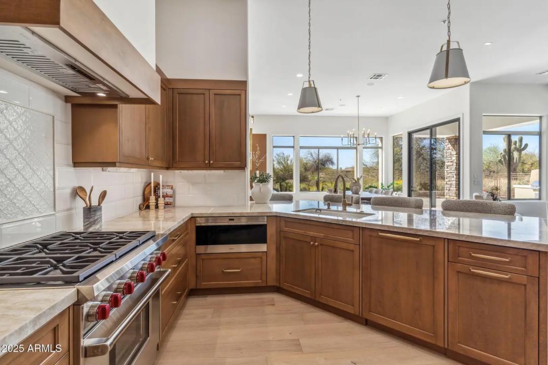 Real Estate Picture 3