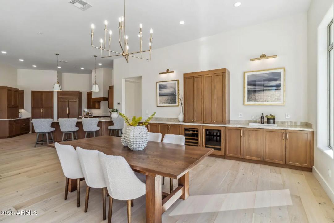 Real Estate Picture 4