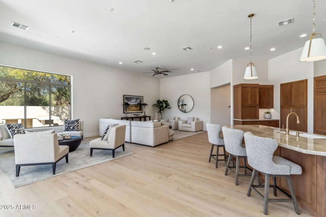 Real Estate Picture 5