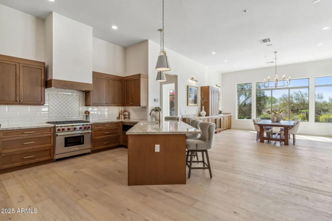 Real Estate Picture 22