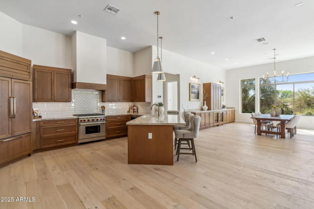 Real Estate Picture 25