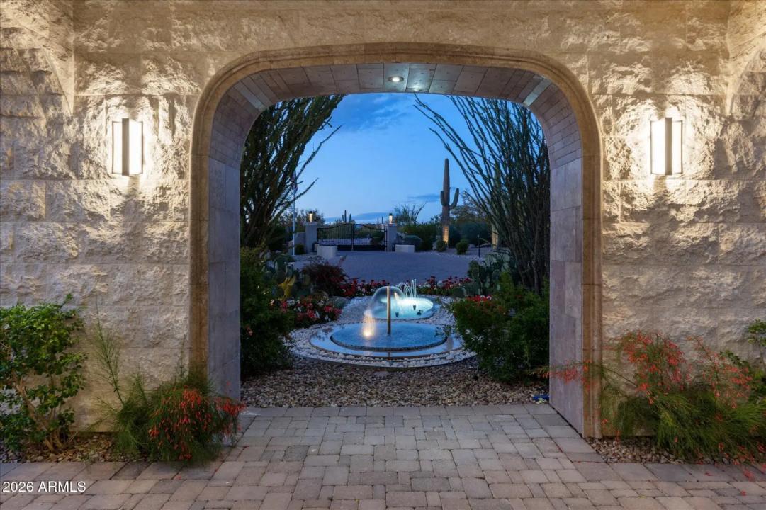 Real Estate Picture 5