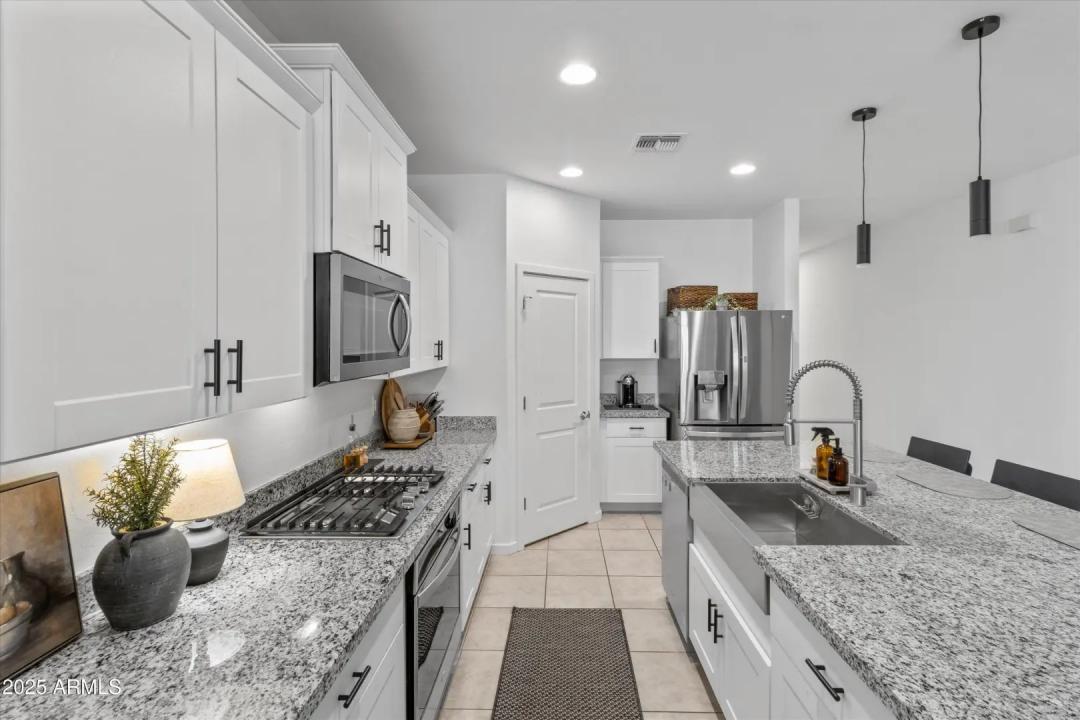 Real Estate Picture 7