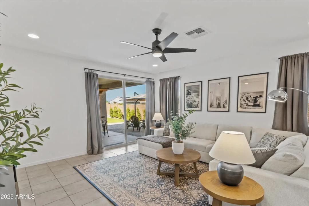 Real Estate Picture 14