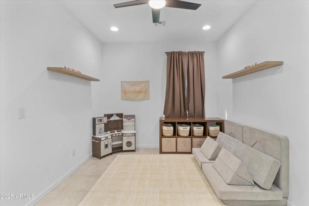 Real Estate Picture 23