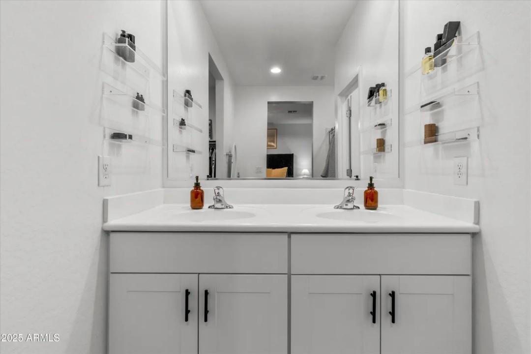 Real Estate Picture 33