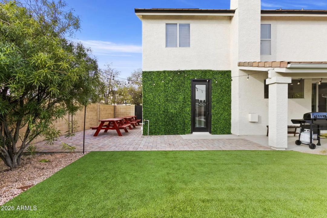 Real Estate Picture 5